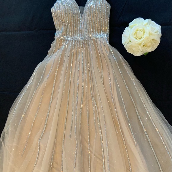 GODDESS - Picture 4 of 16